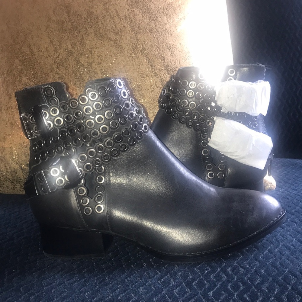 Brand new Jeffrey Campbell boot